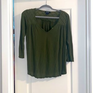 Forest green blouse from Lucky. Intricate crosshatched detailing for neck.